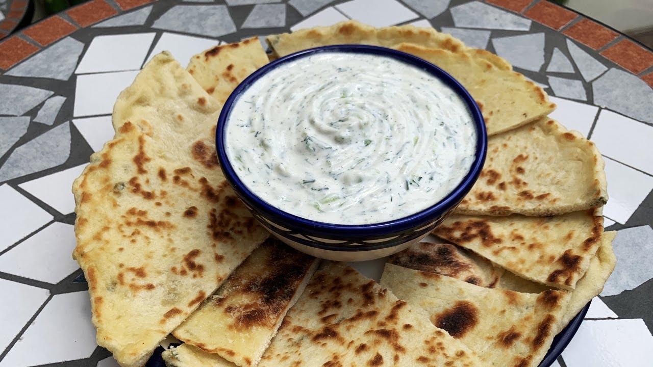 🥒 צזיקי – מטבל יוגורט יווני קריר עם מלפפונים ושום