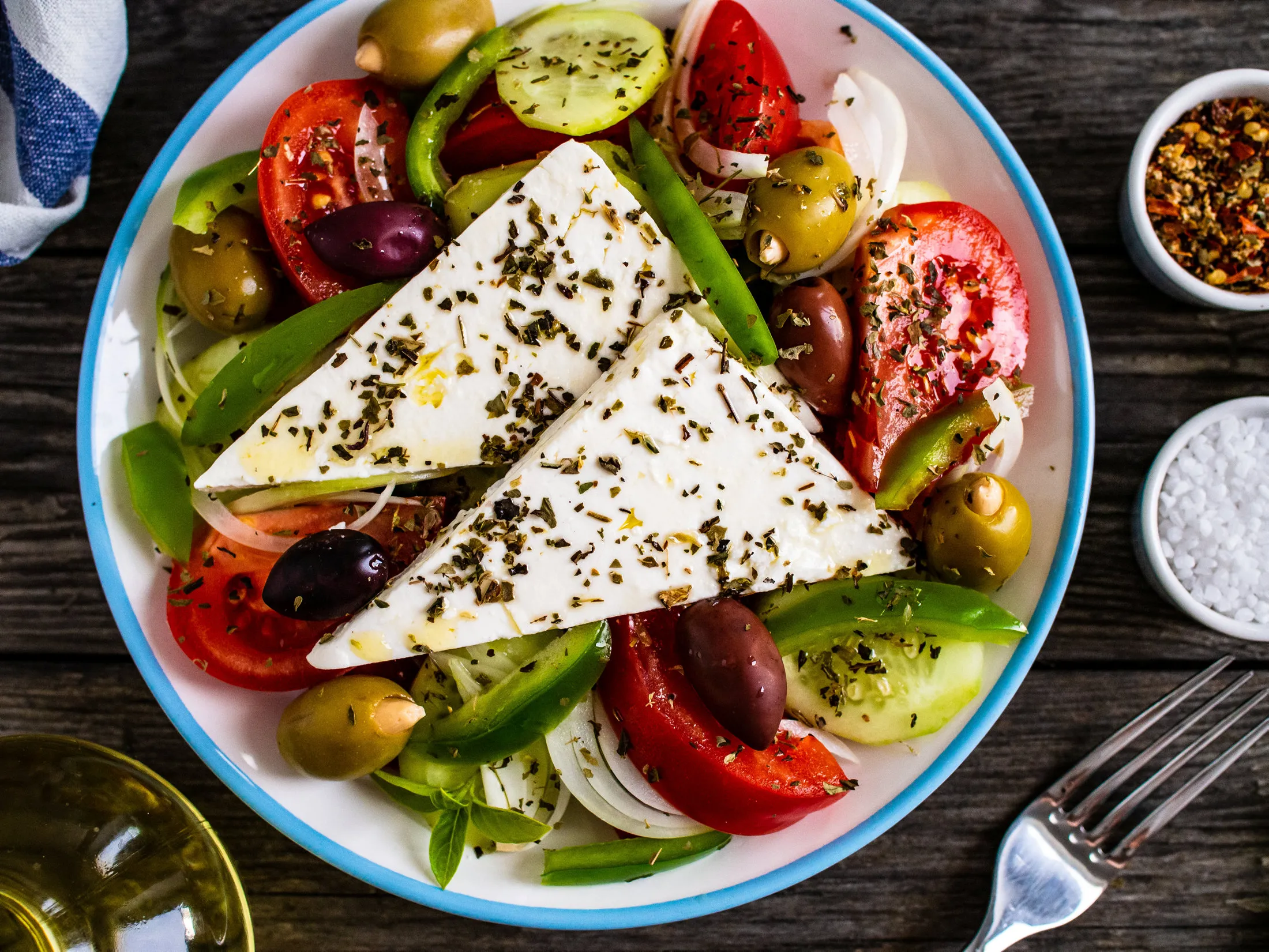 🥗 סלט יווני – סלט קייצי צבעוני עם גבינת פטה