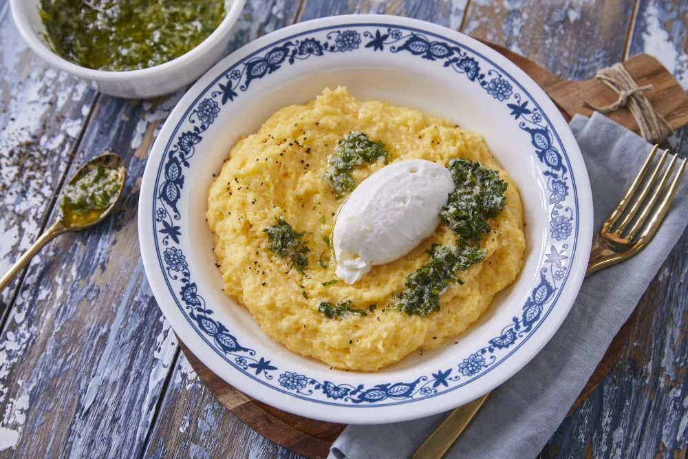 🍲 ממליגה – דייסת תירס מסורתית מהמטבח של יהדות רומניה