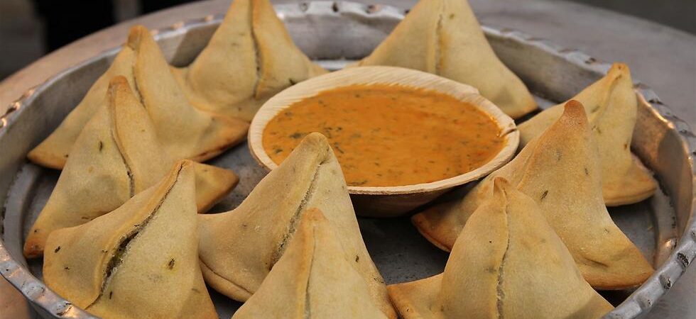 🥟 סמוסה הודית במילוי תפוחי אדמה – מתכון יהודי־הודי מסורתי