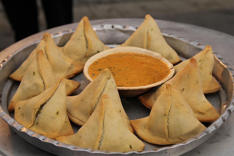 🥟 סמוסה הודית במילוי תפוחי אדמה – מתכון יהודי־הודי מסורתי