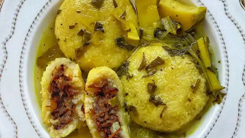 🥣 מתכון: קובה חמוסטה כורדית – המרק הירוק של שבת