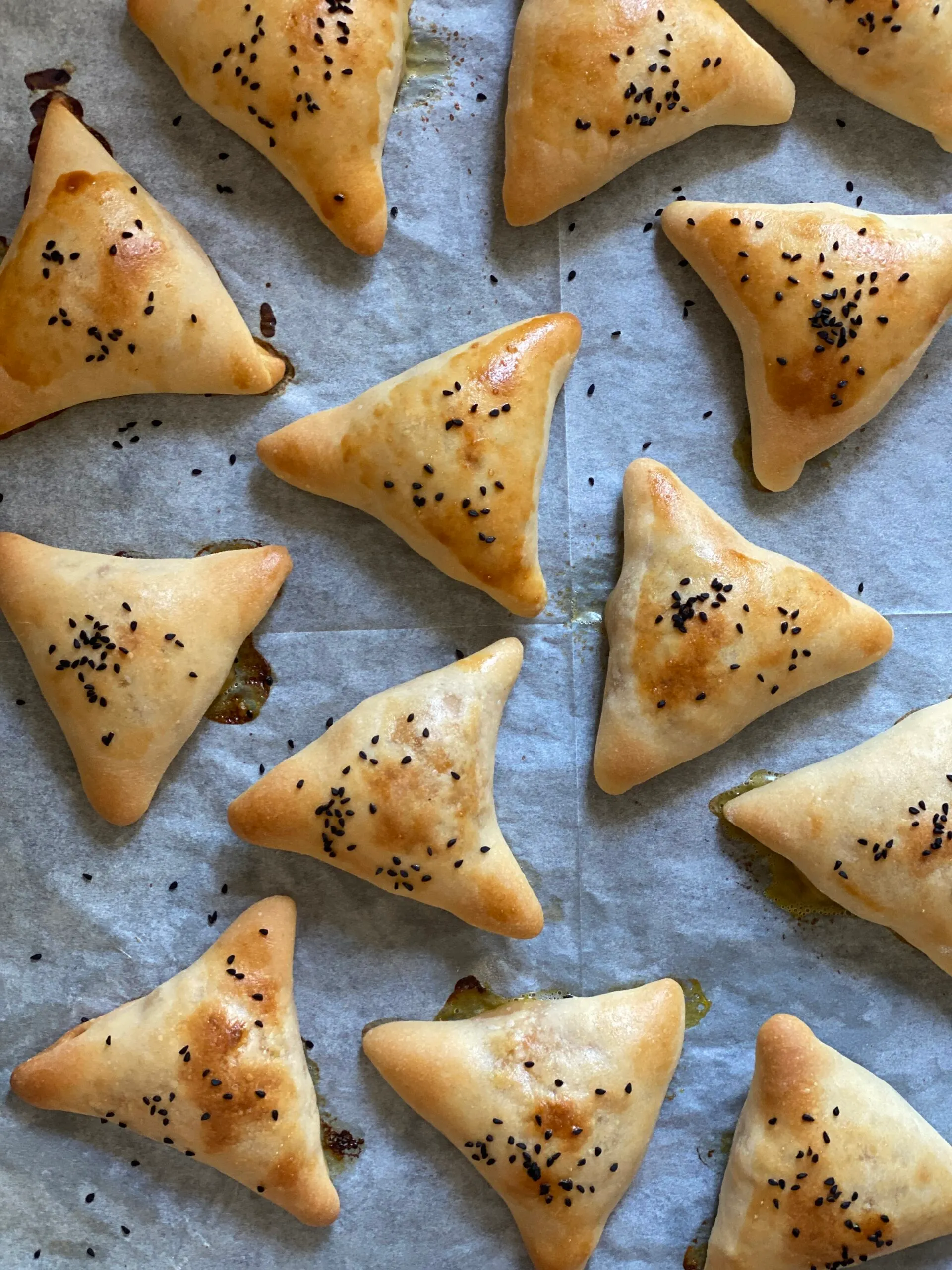 🥟 סמסה בוכרית מסורתית – מאפה בשר מהתנור בטעם של שבת