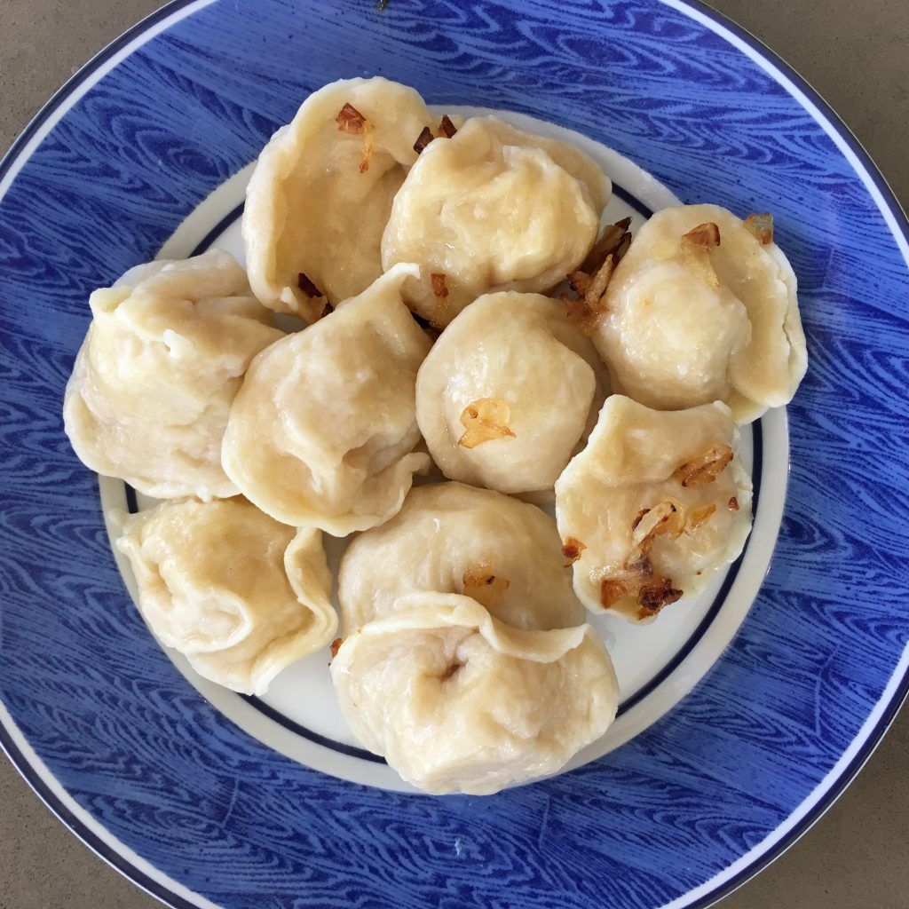 🥟 וָרֶנִיקֶס – כיסוני תפוחי אדמה מהמטבח היהודי־רוסי