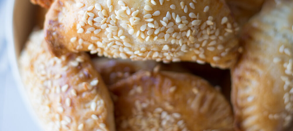 🥟 בורקיטס – מאפים ממולאים מהמטבח של יהדות יוון